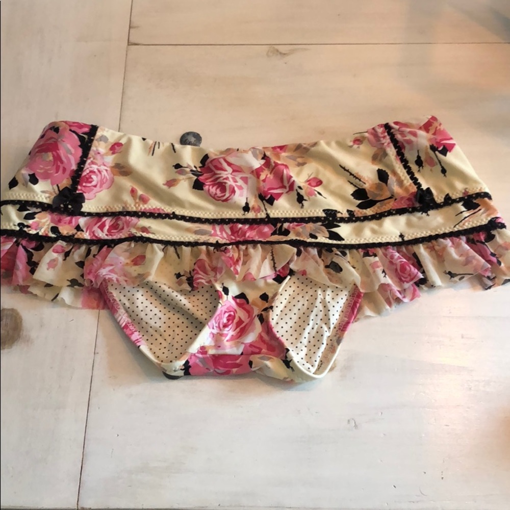 Betsey Johnson Floral ruffle bikini bottom sz L